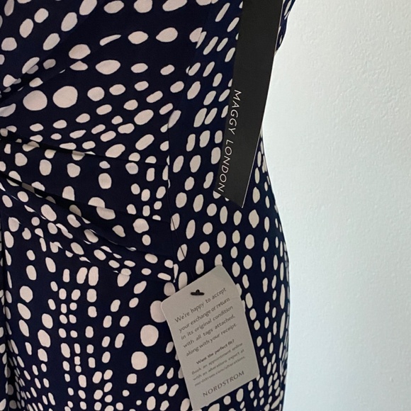 NWT Maggy London Twist Waist Midi Dress - Navy and white Sz 0 - Picture 3 of 4